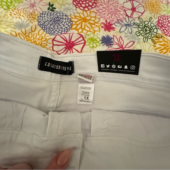 Fashion Nova | distressed white denim shorts | 1X NWT - Picture 2 of 4